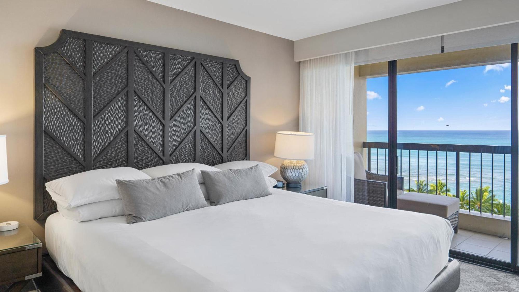 Apartment Luxury Oceanfront 2 Bedroom At Waikiki Tower *